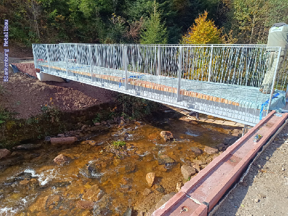 https://blankenburg-metallbau.de/bildergalerie/cache/vs_Bruecken_Bruecke-3.jpg