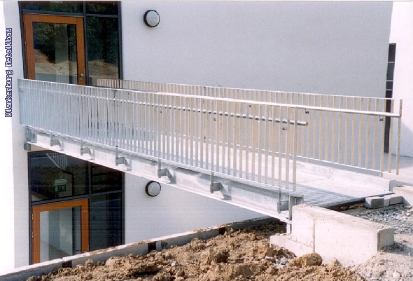 https://blankenburg-metallbau.de/bildergalerie/cache/vs_Gelaender_Gelaender-1.jpg