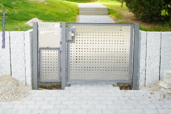 https://blankenburg-metallbau.de/bildergalerie/cache/vs_Tore_Tore-15.jpg